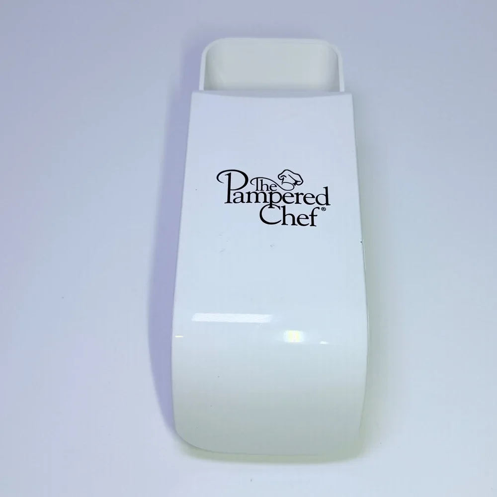 Pampered Chef Adjustable Measuring Cup White 1 Cup 250mL Sliding Kitchen Tool
